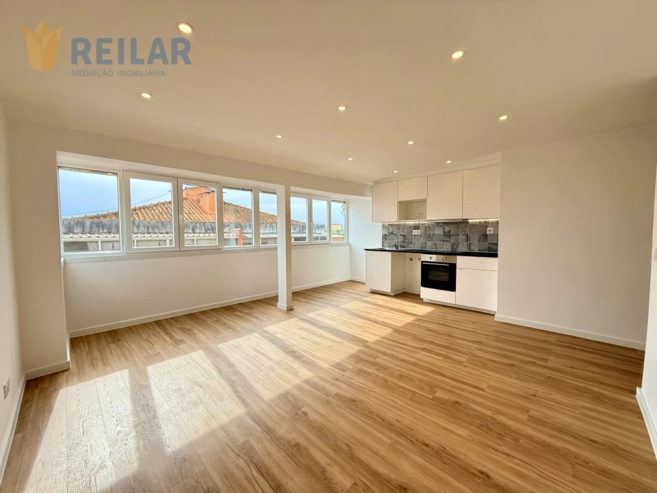 Apartamento T2 para Venda em Camarate, Unhos e Apelação Foto 5