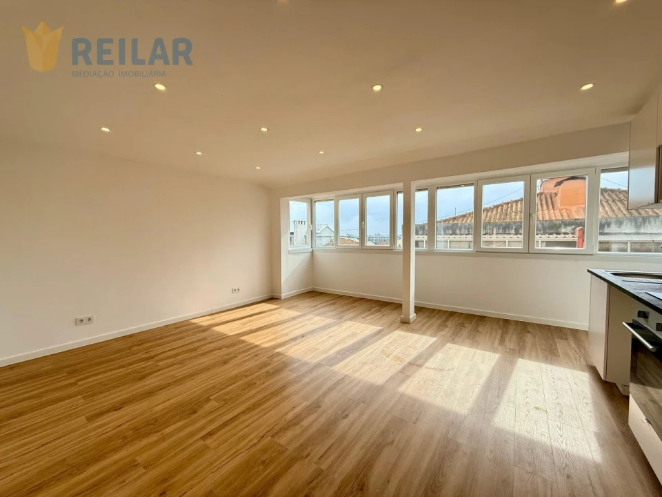 Apartamento T2 para Venda em Camarate, Unhos e Apelação Foto 9