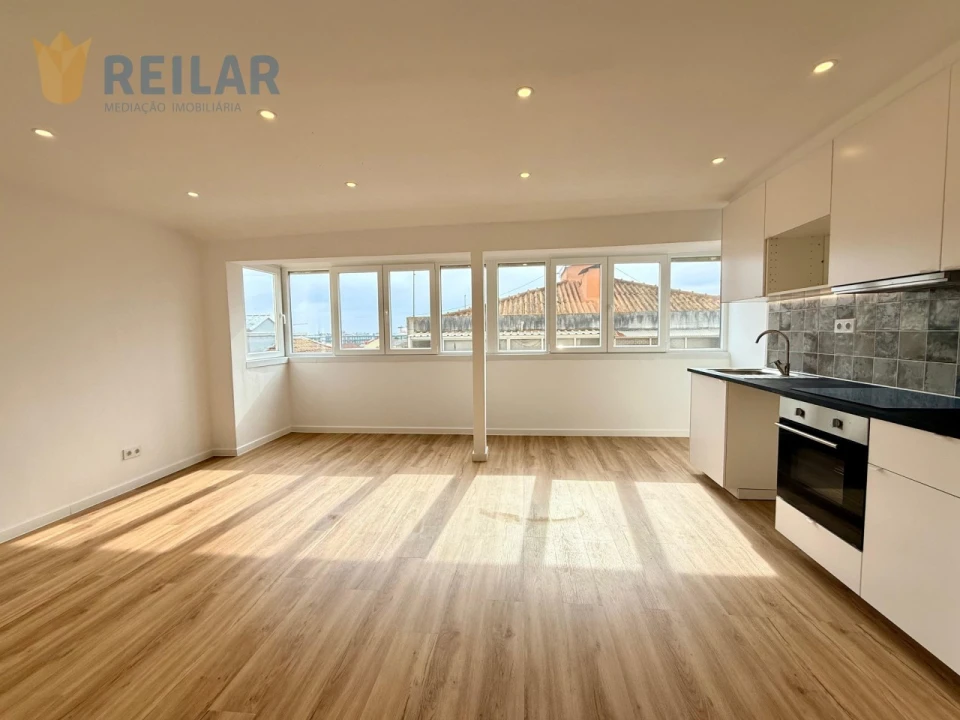 Apartamento T2 para Venda em Camarate, Unhos e Apelação Foto 12