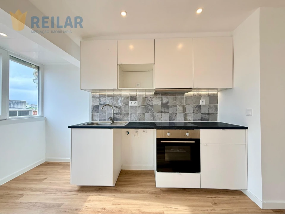 Apartamento T2 para Venda em Camarate, Unhos e Apelação Foto 13