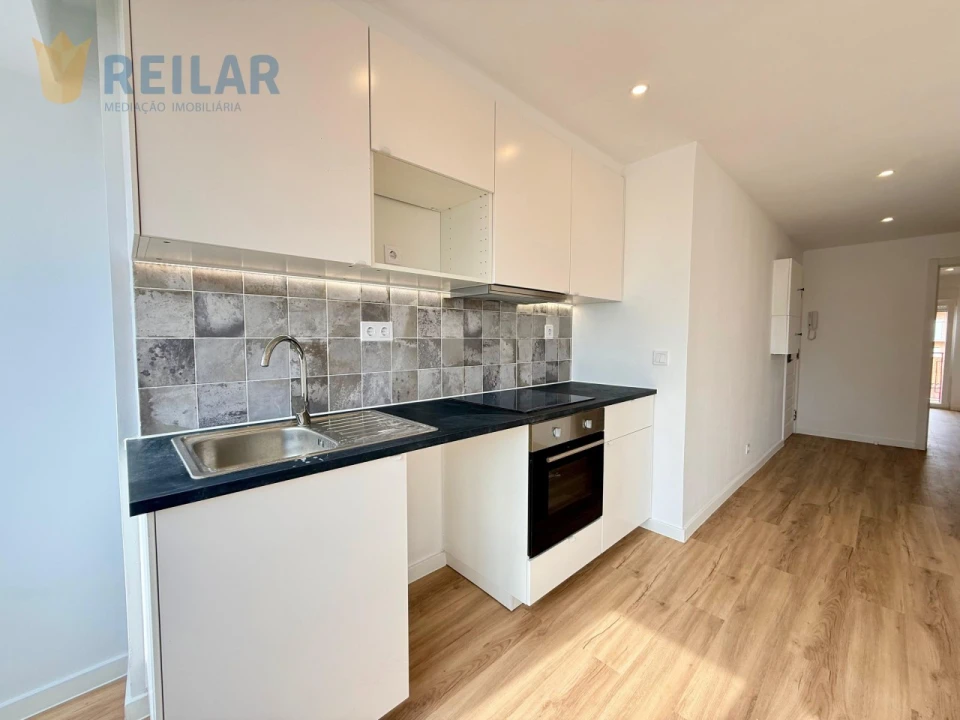 Apartamento T2 para Venda em Camarate, Unhos e Apelação Foto 14