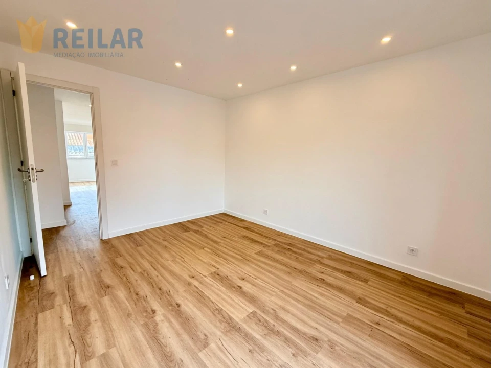 Apartamento T2 para Venda em Camarate, Unhos e Apelação Foto 19