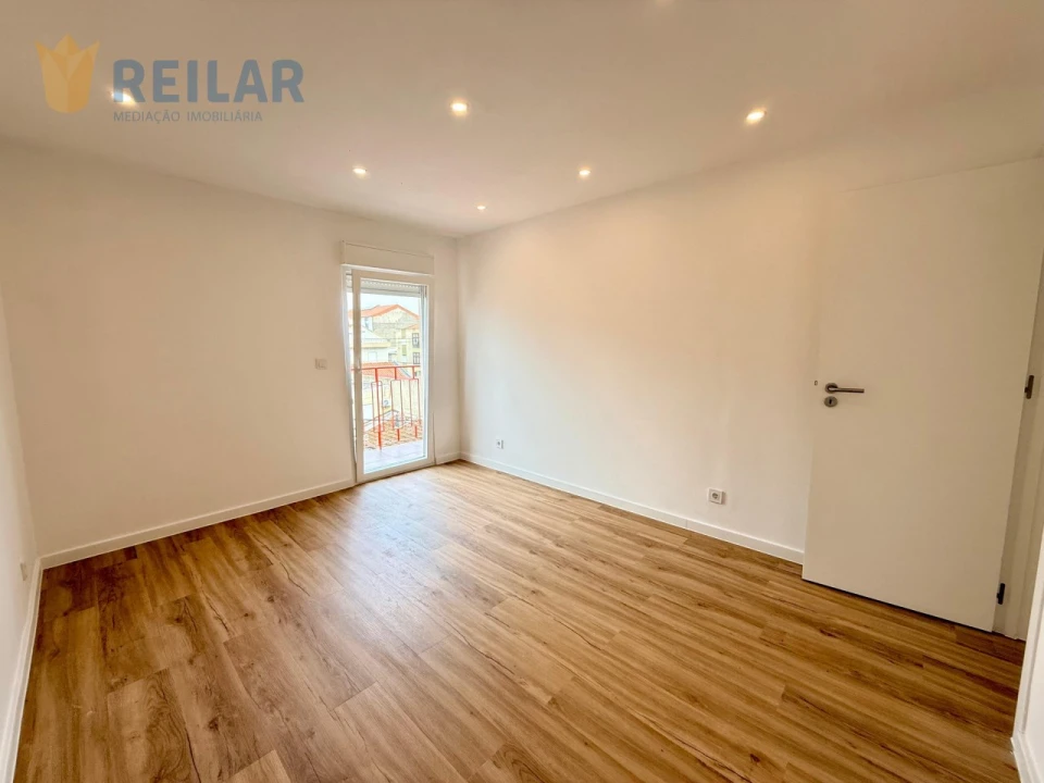 Apartamento T2 para Venda em Camarate, Unhos e Apelação Foto 23