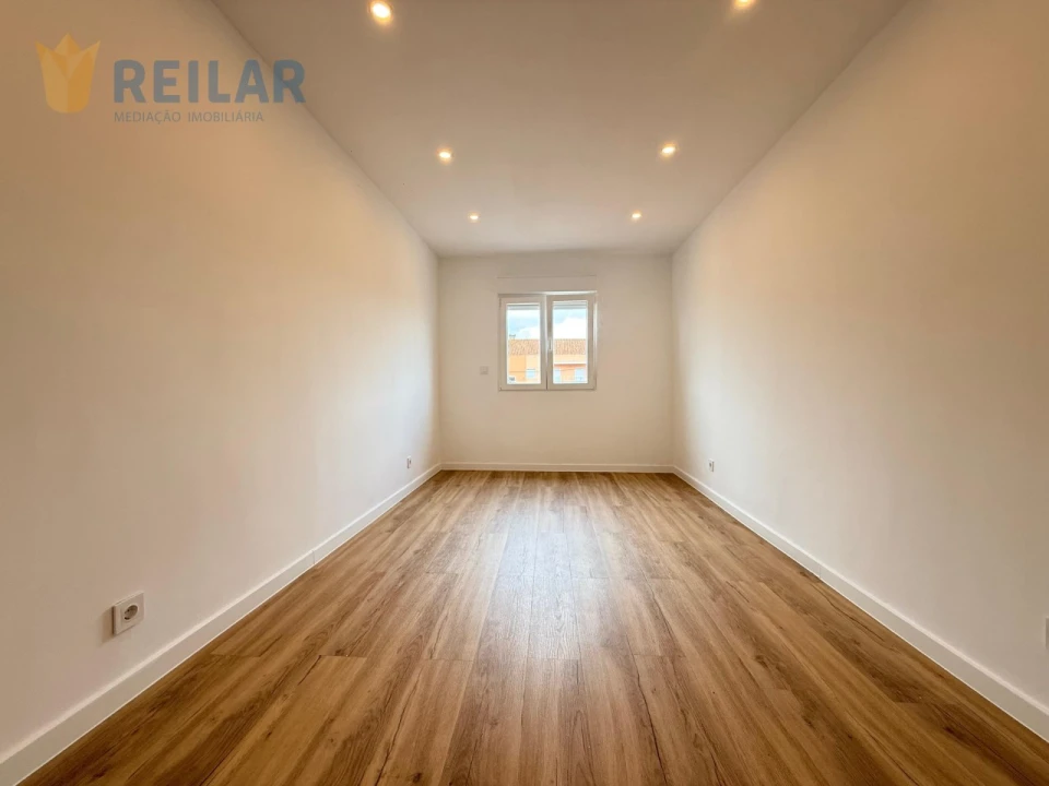 Apartamento T2 para Venda em Camarate, Unhos e Apelação Foto 25