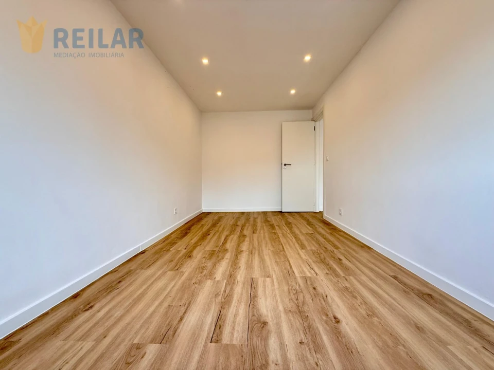 Apartamento T2 para Venda em Camarate, Unhos e Apelação Foto 26