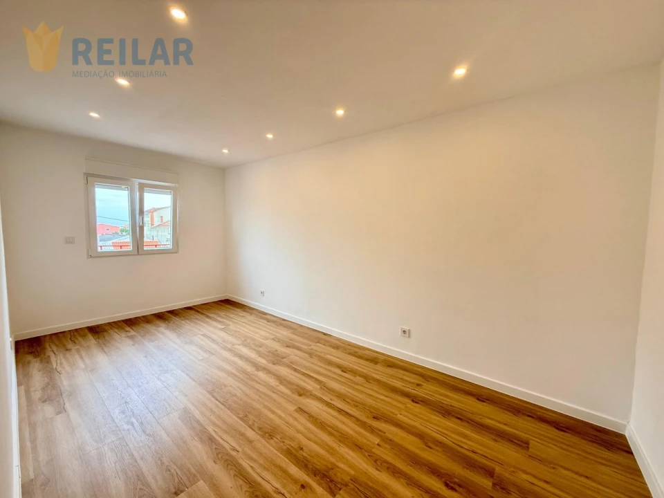 Apartamento T2 para Venda em Camarate, Unhos e Apelação Foto 27