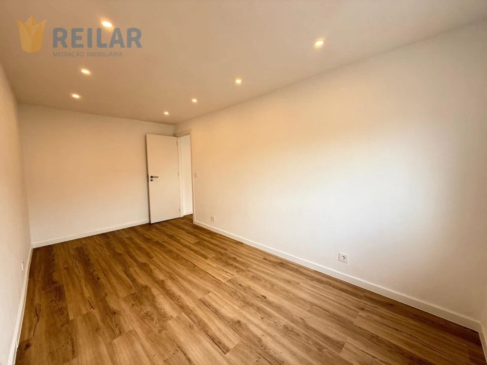 Apartamento T2 para Venda em Camarate, Unhos e Apelação Foto 28