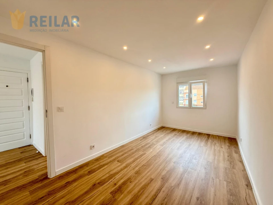 Apartamento T2 para Venda em Camarate, Unhos e Apelação Foto 29