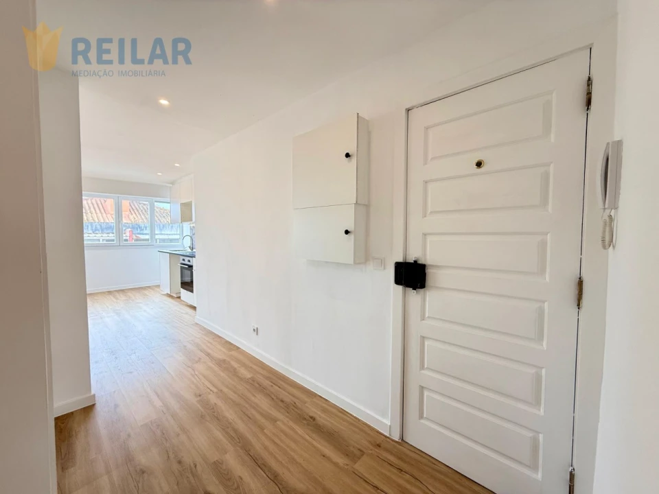 Apartamento T2 para Venda em Camarate, Unhos e Apelação Foto 37