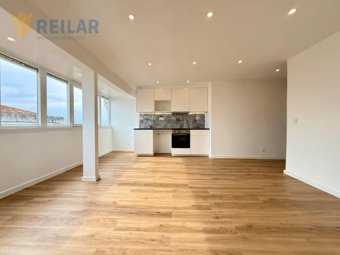 Apartamento T2 para Venda em Camarate, Unhos e Apelação Foto 10