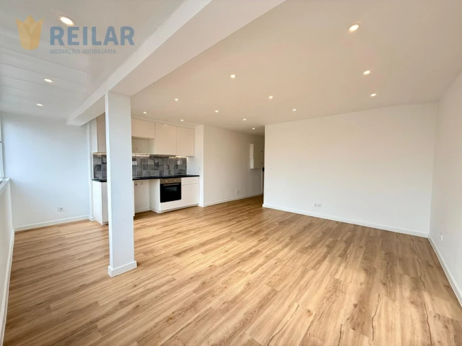 Apartamento T2 para Venda em Camarate, Unhos e Apelação Foto 11