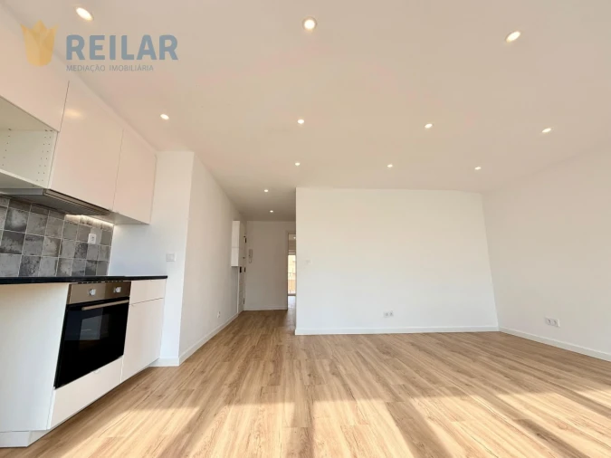 Apartamento T2 para Venda em Camarate, Unhos e Apelação Foto 16