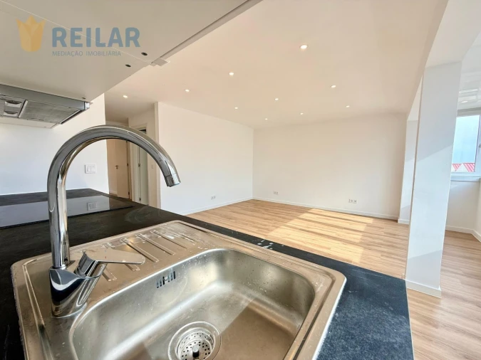 Apartamento T2 para Venda em Camarate, Unhos e Apelação Foto 17