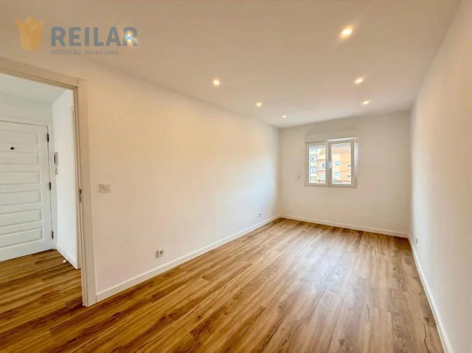 Apartamento T2 para Venda em Camarate, Unhos e Apelação Foto 29