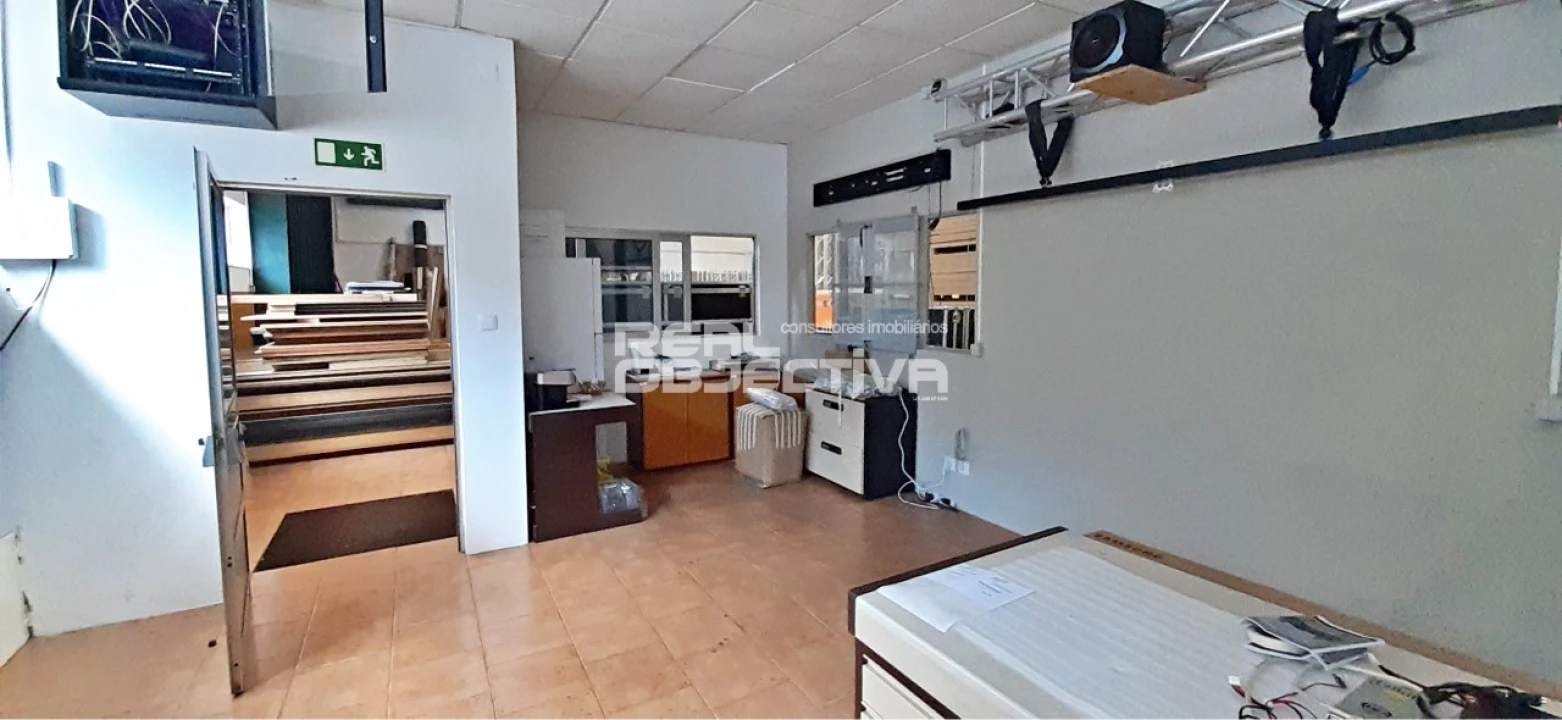 Armazém para Arrendamento em Castêlo da Maia Foto 7