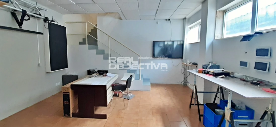 Armazém para Arrendamento em Castêlo da Maia Foto 6