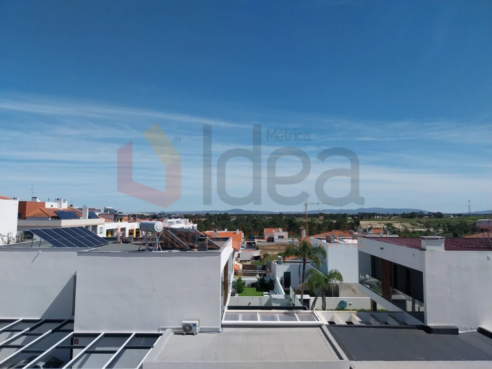 Moradia T4 para Venda em Corroios Foto 12