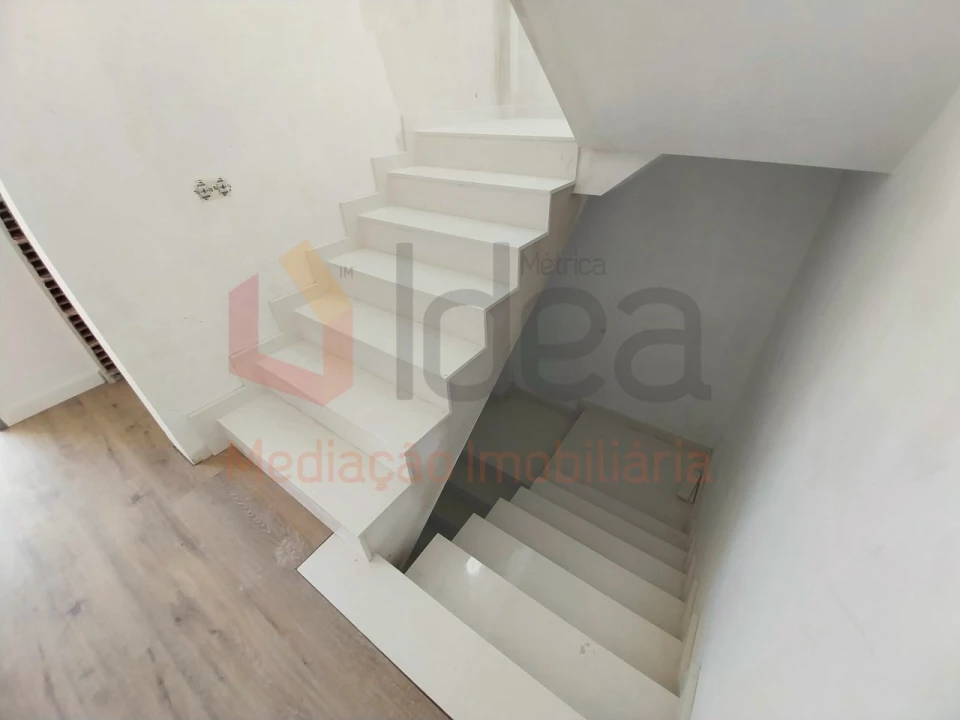 Moradia T4 para Venda em Corroios Foto 10