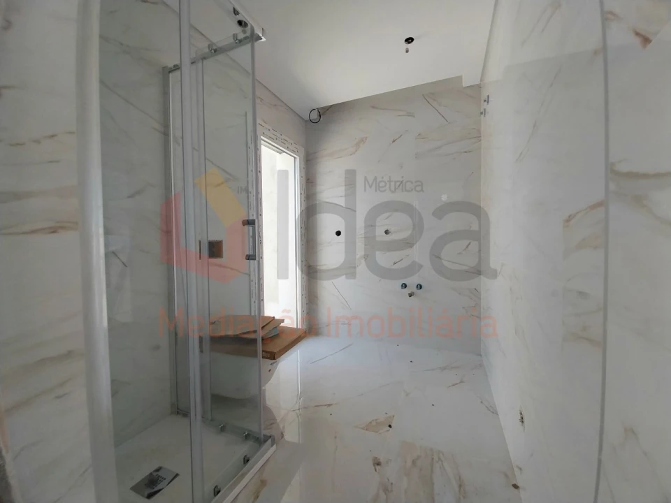 Moradia T4 para Venda em Corroios Foto 11