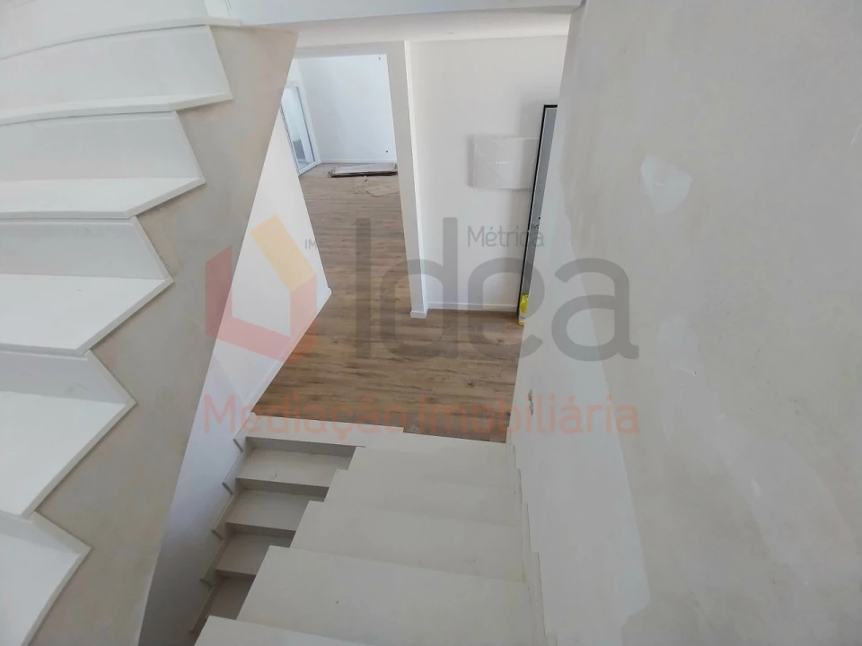 Moradia T4 para Venda em Corroios Foto 12