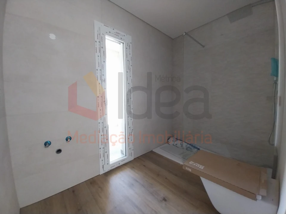 Moradia T4 para Venda em Corroios Foto 16