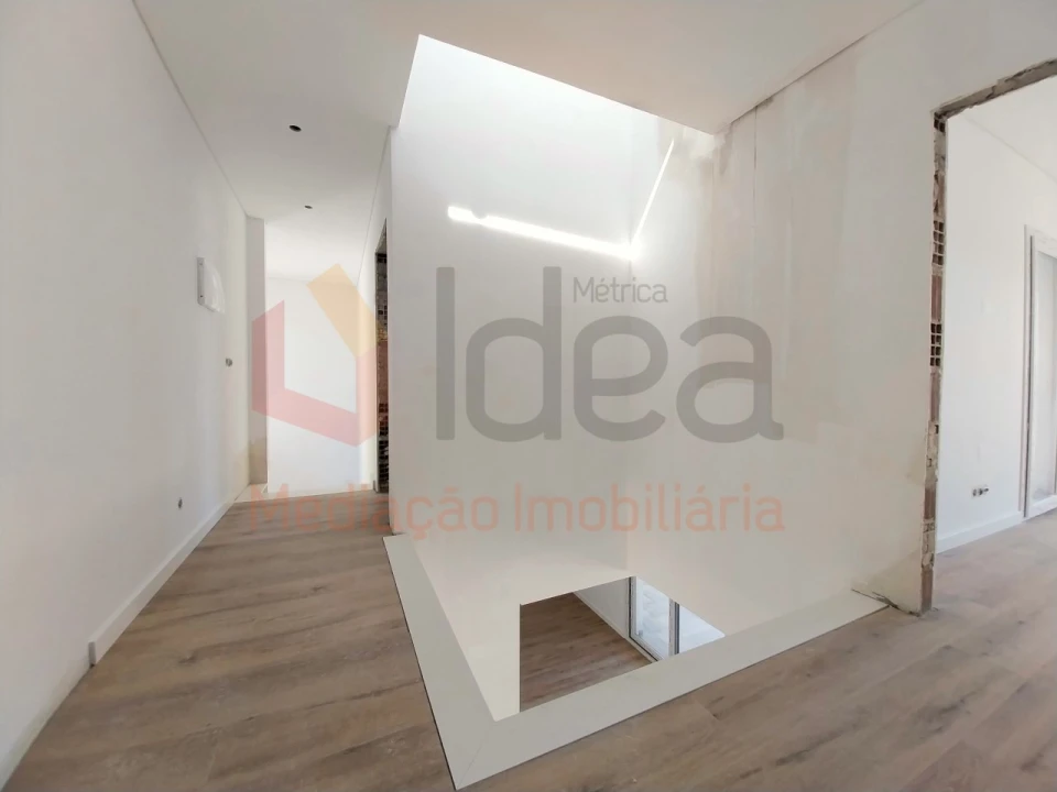 Moradia T4 para Venda em Corroios Foto 17