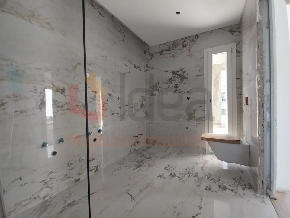 Moradia T4 para Venda em Corroios Foto 19