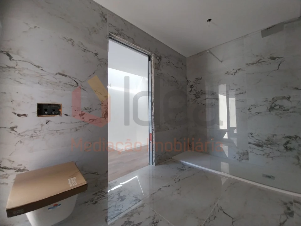 Moradia T4 para Venda em Corroios Foto 20