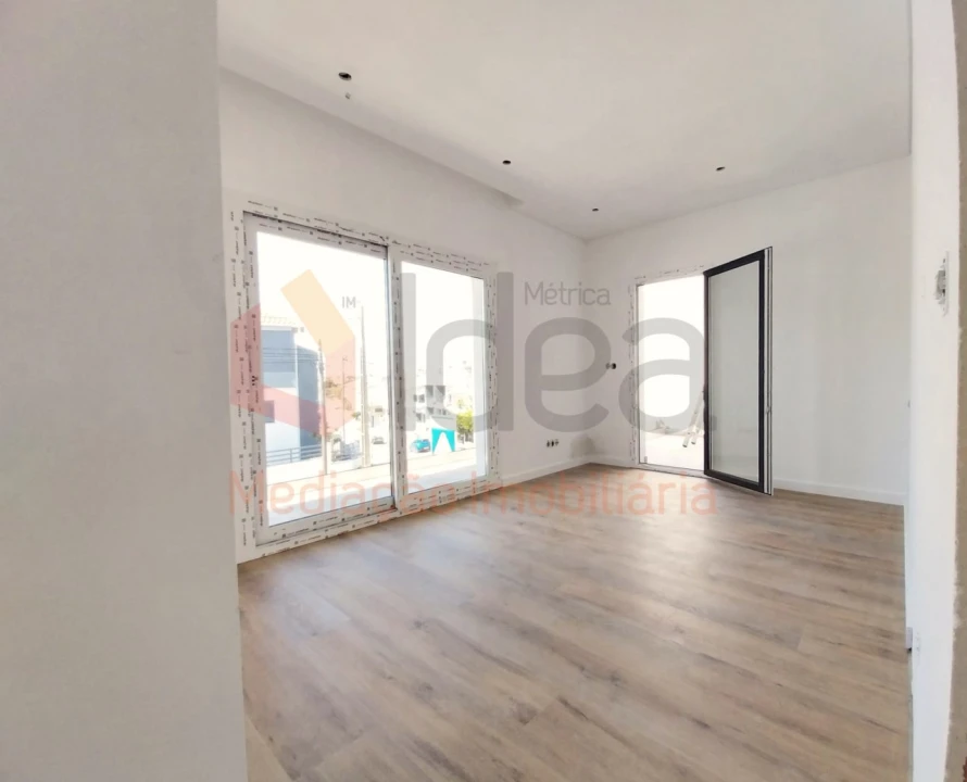 Moradia T4 para Venda em Corroios Foto 22