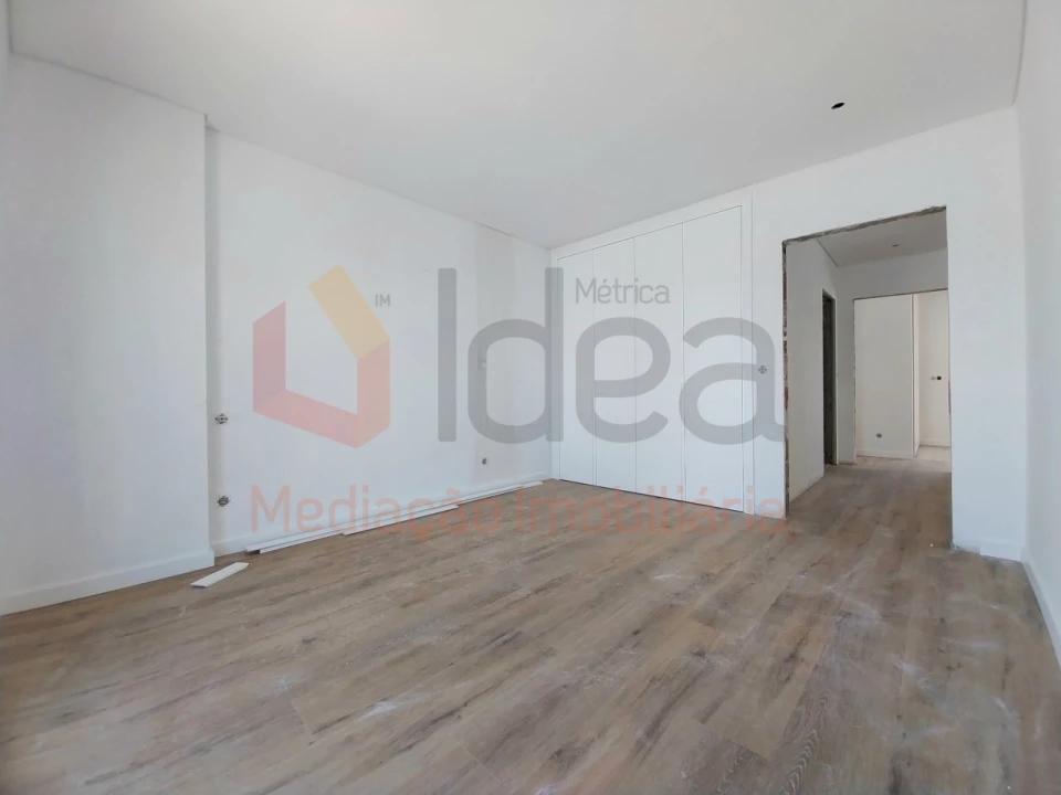 Moradia T4 para Venda em Corroios Foto 26