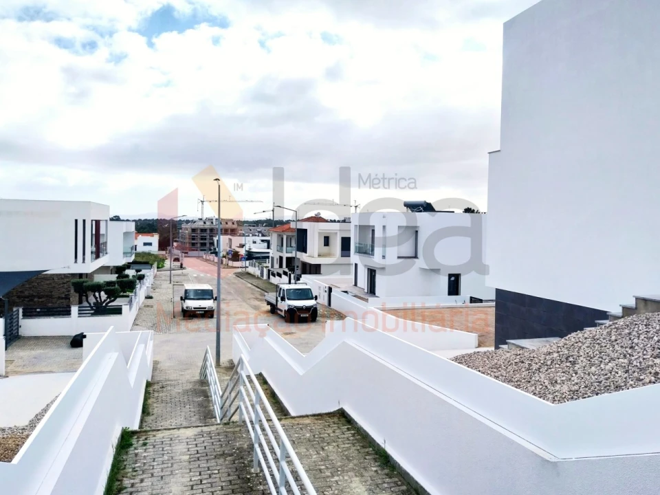 Moradia T4 para Venda em Corroios Foto 27