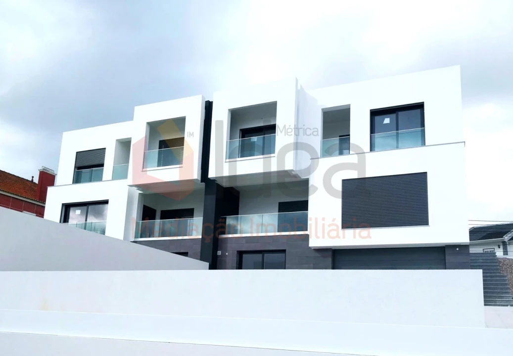 Moradia T4 para Venda em Corroios Foto 2