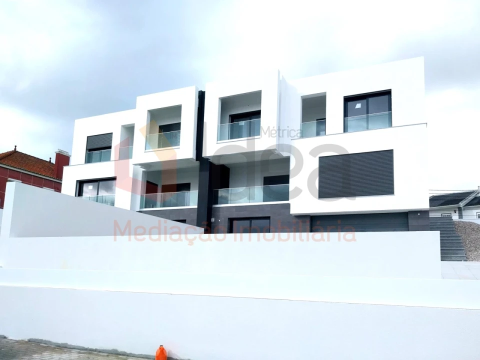 Moradia T4 para Venda em Corroios Foto 1