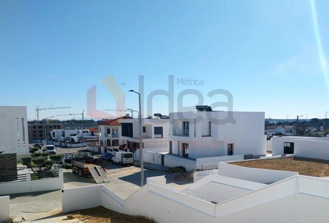 Moradia T4 para Venda em Corroios Foto 28