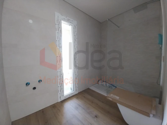 Moradia T4 para Venda em Corroios Foto 16