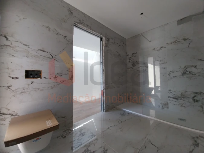 Moradia T4 para Venda em Corroios Foto 20