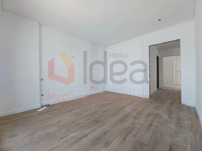 Moradia T4 para Venda em Corroios Foto 26