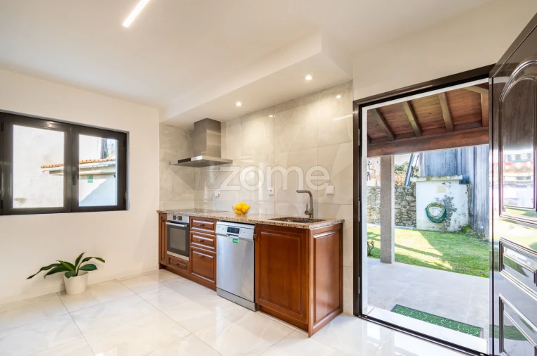 Moradia T3 para Venda em Refoios do Lima Foto 3