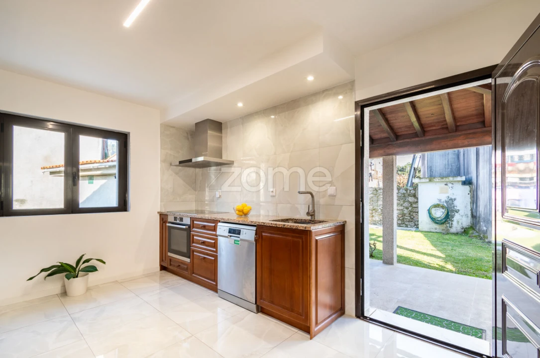 Moradia T3 para Venda em Refoios do Lima Foto 3