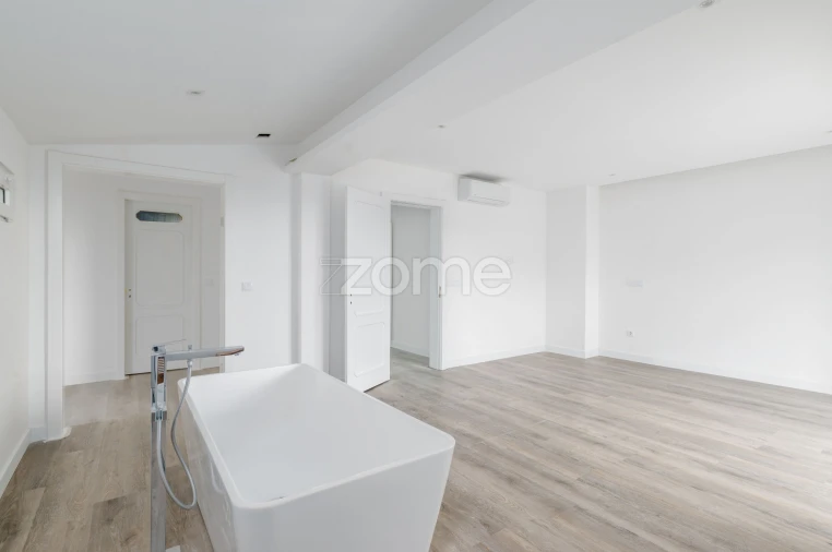 Moradia T4 para Venda em Santa Maria e São Miguel, São Martinho, São Pedro Penaferrim Foto 19