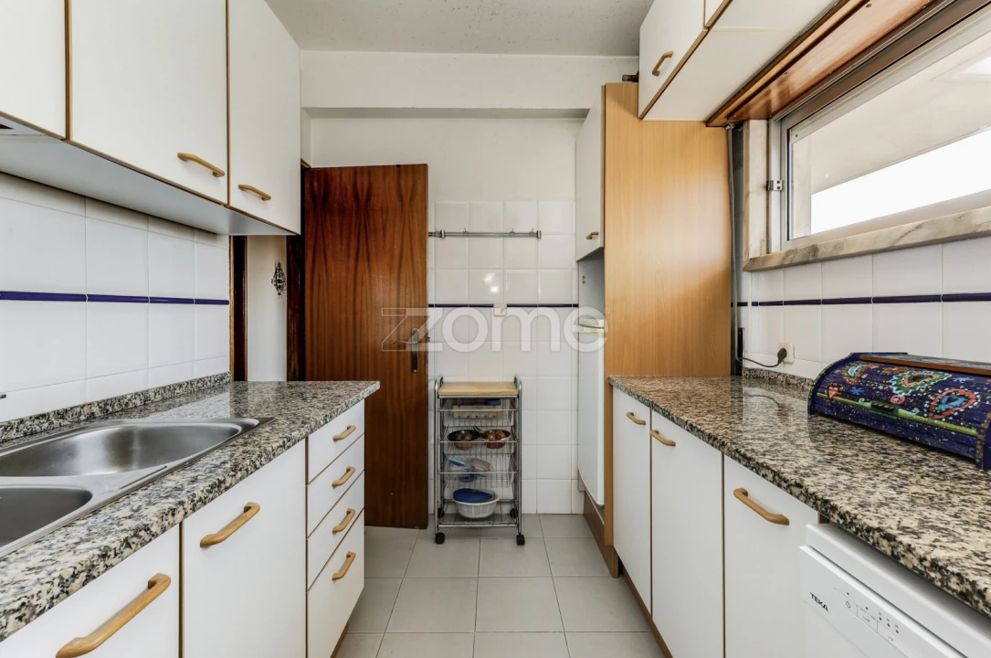 Apartamento T3 para Venda em Carcavelos e Parede Foto 15