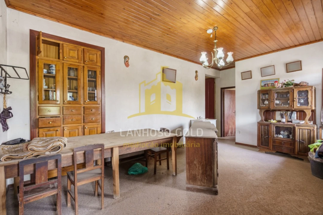 Moradia T4 para Venda em Caldelas, Sequeiros e Paranhos Foto 2