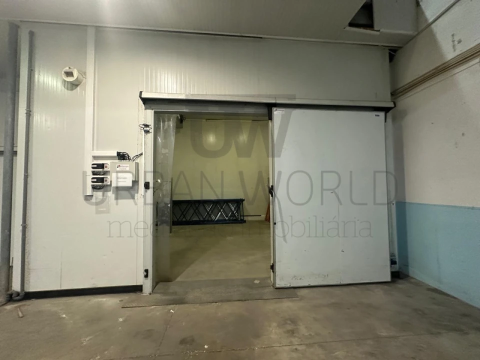 Armazém para Venda em Venda do Pinheiro e Santo Estêvão das Galés Foto 2