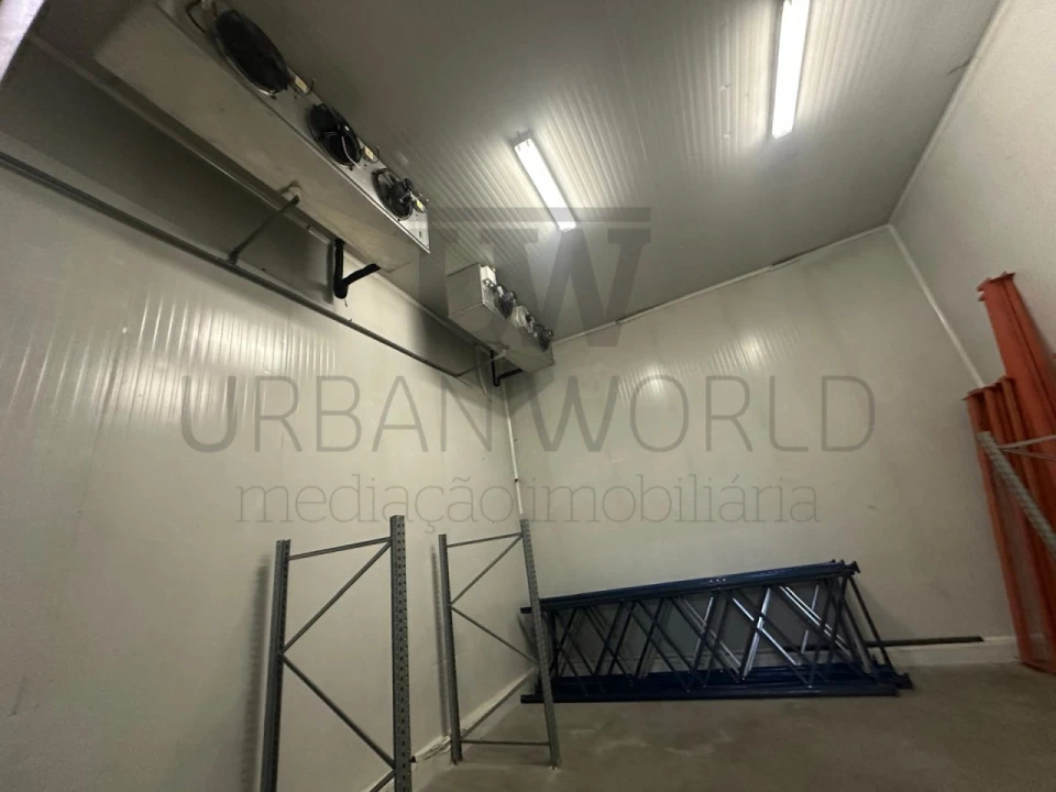 Armazém para Venda em Venda do Pinheiro e Santo Estêvão das Galés Foto 4