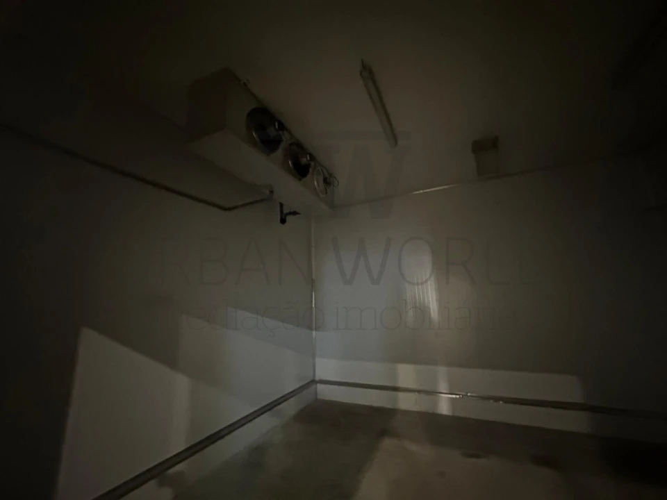 Armazém para Venda em Venda do Pinheiro e Santo Estêvão das Galés Foto 6