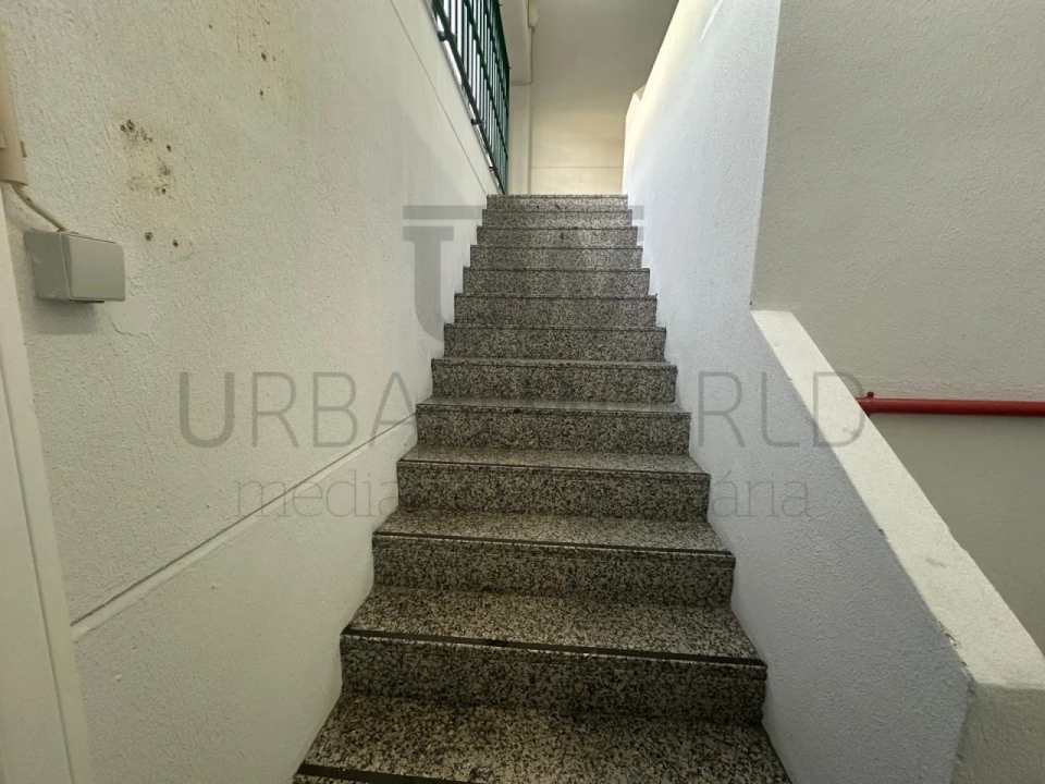 Armazém para Venda em Venda do Pinheiro e Santo Estêvão das Galés Foto 10