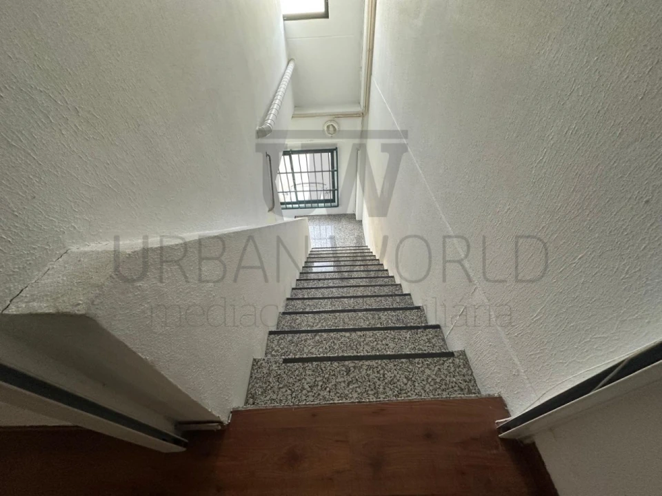 Armazém para Venda em Venda do Pinheiro e Santo Estêvão das Galés Foto 20