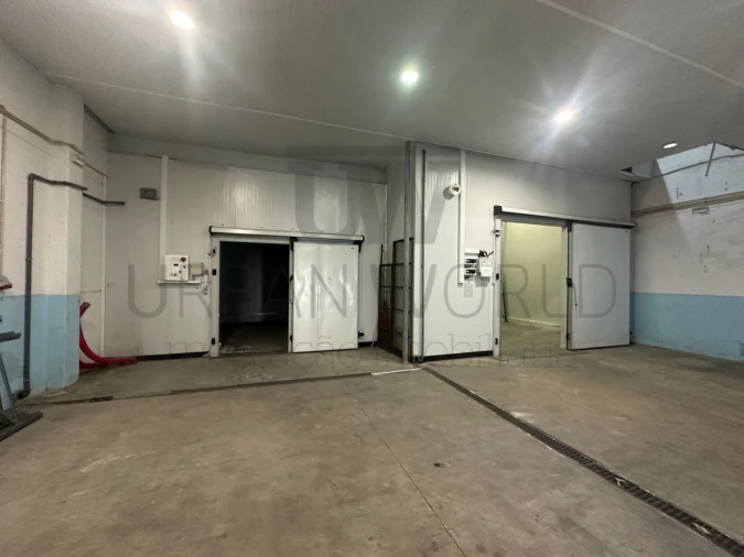 Armazém para Venda em Venda do Pinheiro e Santo Estêvão das Galés Foto 1