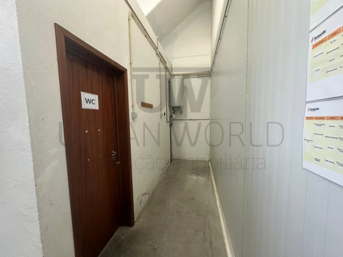 Armazém para Venda em Venda do Pinheiro e Santo Estêvão das Galés Foto 9