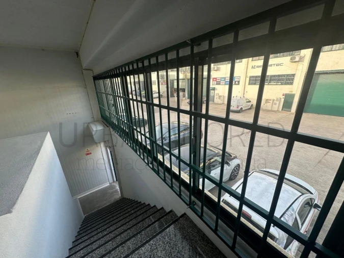 Armazém para Venda em Venda do Pinheiro e Santo Estêvão das Galés Foto 12